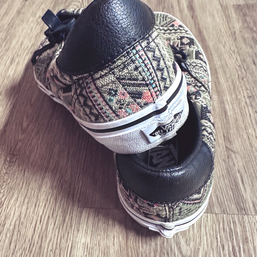 VANS - Picture 5 of 6